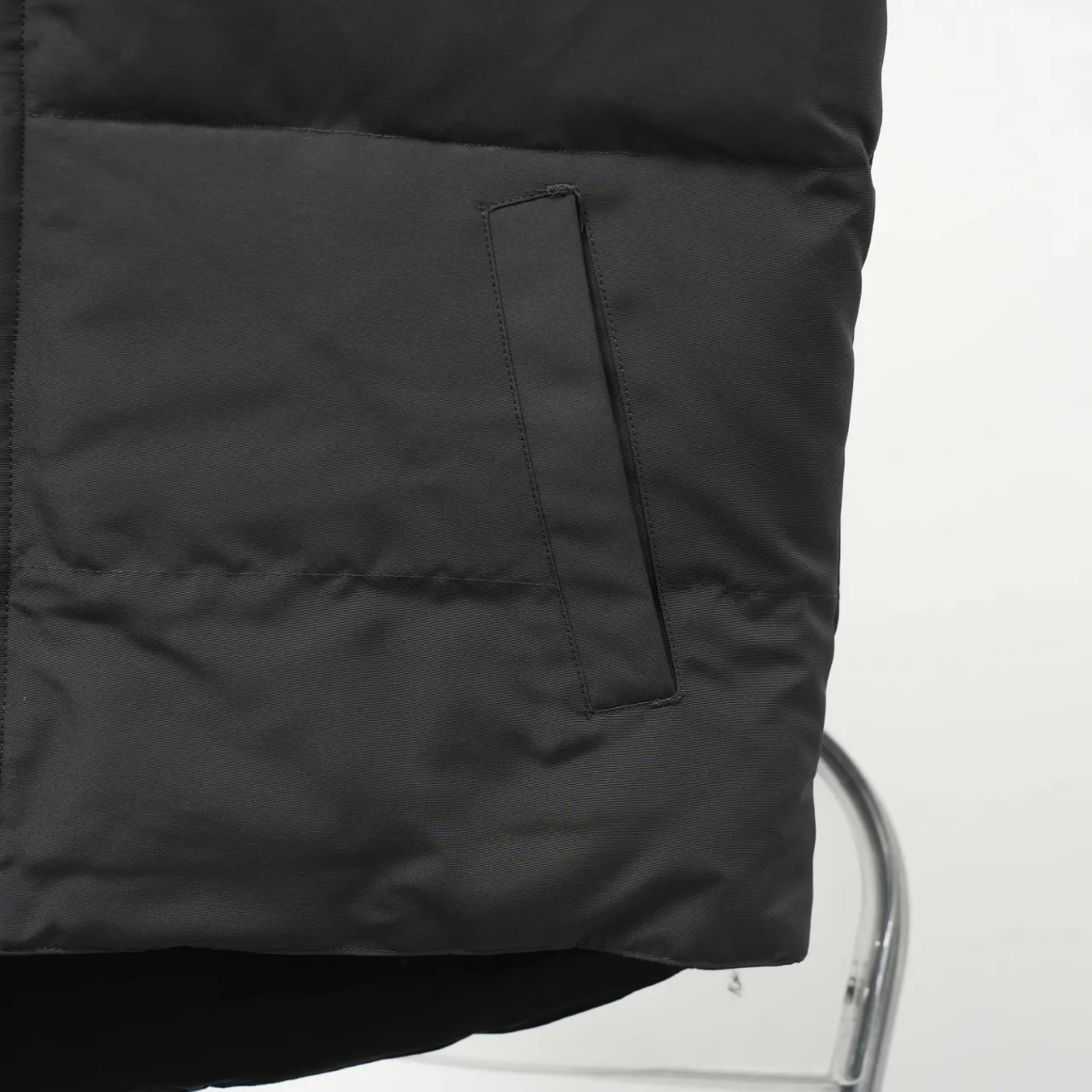 P340 CANADA GOOSE丨Canada Goose Slant Pocket Stand Collar Down Vest Color: Graphite Red Size: XS-XXL